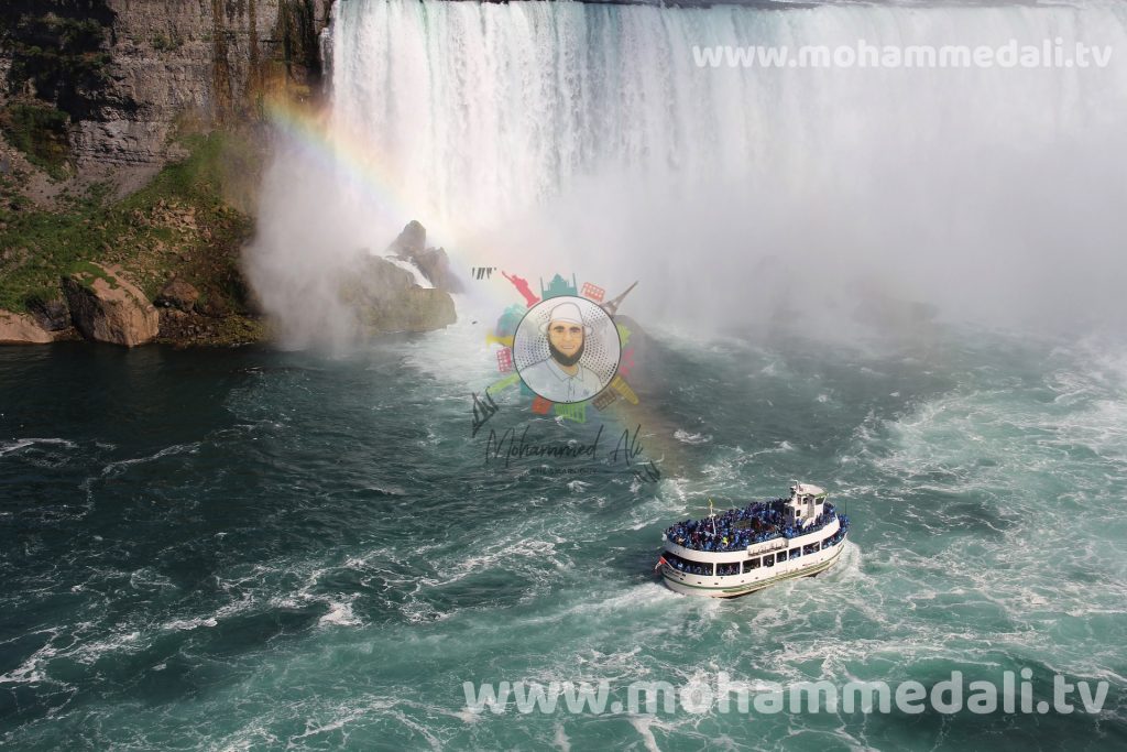 On the Maid of the Mist - Discovering the famous waterfalls